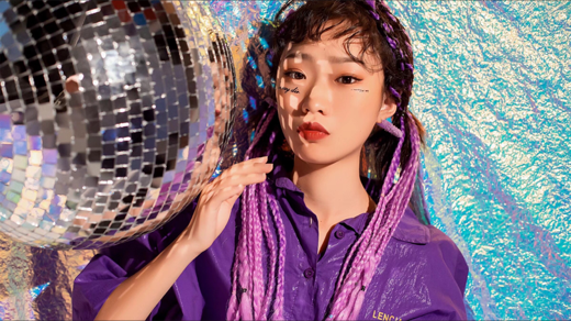 快看这里有个小可爱哈哈哈