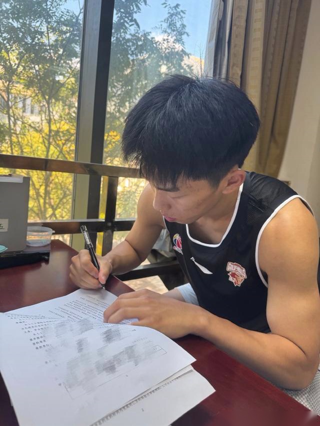 官方：浙江男篮青年队队员沈无敌正式升入一队 (http://www.jingganghuifeng.com.cn/) 体育 第2张