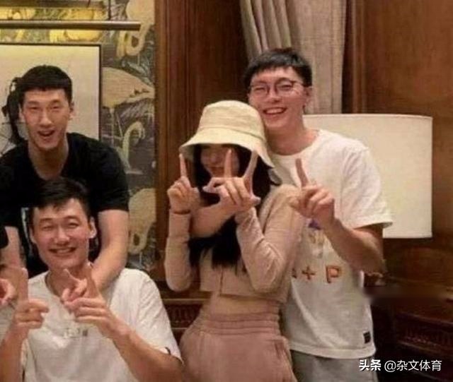 外形不输杨鸣的CBA天才！背井离乡来到广东打球，女友有神秘感