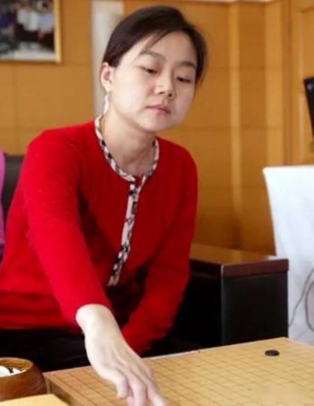 不顾母亲反对，娶了离婚还大自己8岁的师姑，常昊张璇现状如何？