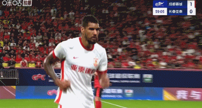 成都1-0亚泰继续领跑，韦世豪任意球制胜+伤退，王东升染红 (http://www.armanice.com/) 体育 第16张