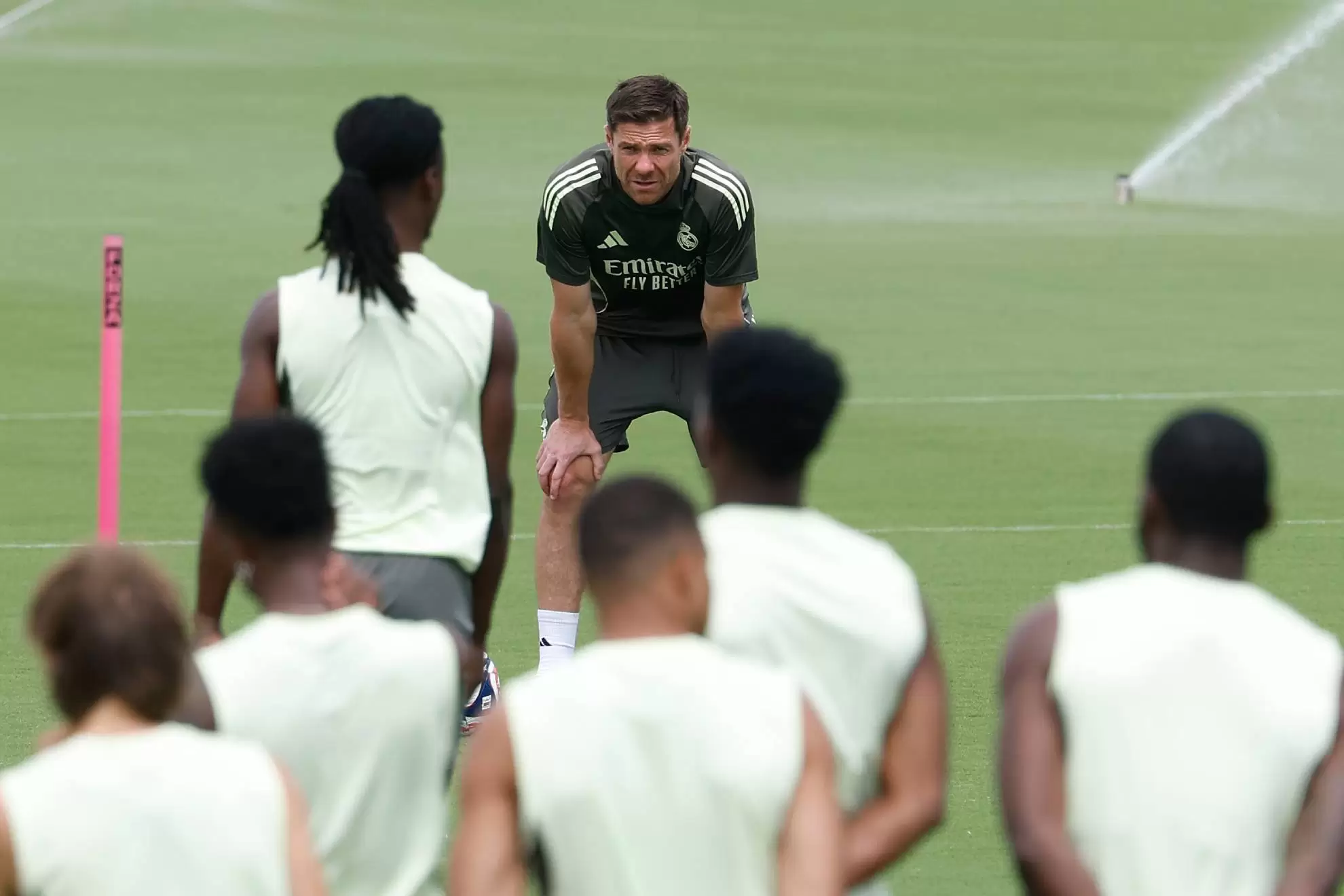 马卡:阿隆索面临执教皇马首次小危机,需平息更衣室不安情绪 马卡:阿隆索面临执教皇马首次小危机,需平息更衣室不安情绪