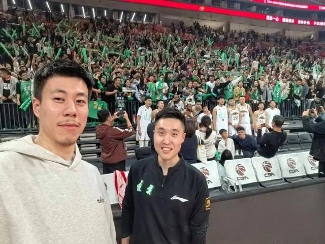 张镇麟晒图回忆辽篮：我们在夏天相遇，又走向各自的夏天