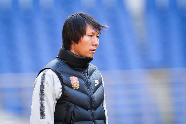 一场1比2曝光恒大最不可或缺之人！他不在球队全败，国足也靠他