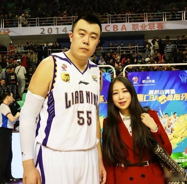 舍不得买鞋却全力资助韩德君打球，成名后的韩德君如何回报姐姐？