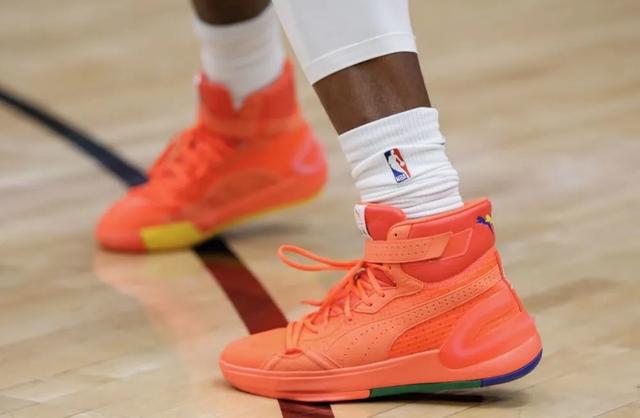 NBA球员上脚：黄蜂队的篮球鞋，AJ和PG4很亮眼