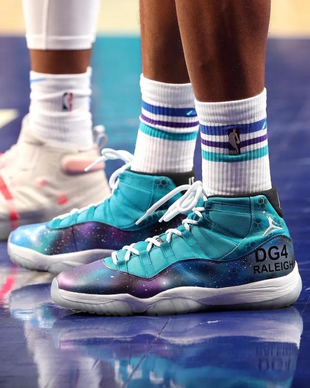 NBA球员上脚：黄蜂队的篮球鞋，AJ和PG4很亮眼