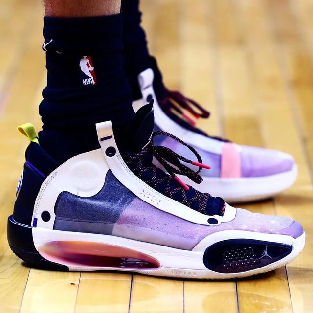 NBA球员上脚：黄蜂队的篮球鞋，AJ和PG4很亮眼