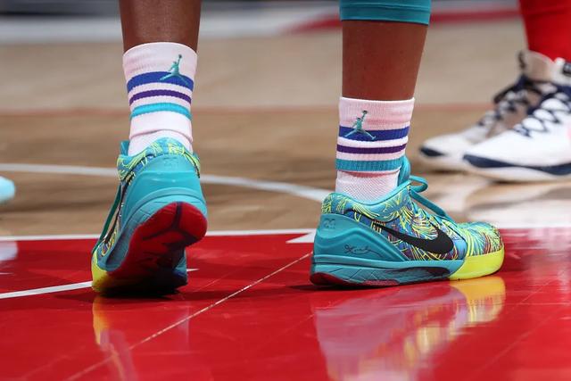 NBA球员上脚：黄蜂队的篮球鞋，AJ和PG4很亮眼