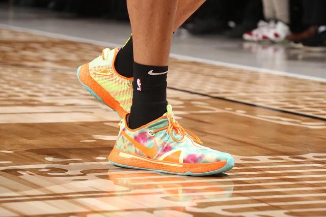 NBA球员上脚：黄蜂队的篮球鞋，AJ和PG4很亮眼