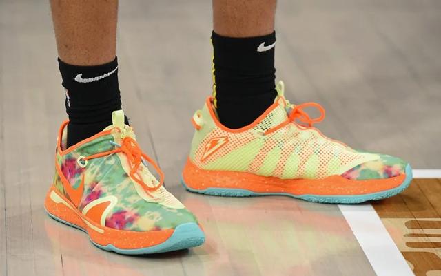 NBA球员上脚：黄蜂队的篮球鞋，AJ和PG4很亮眼