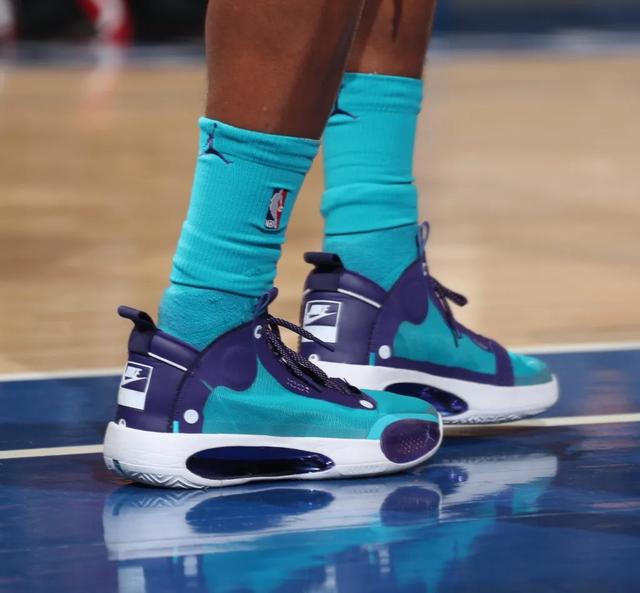 NBA球员上脚：黄蜂队的篮球鞋，AJ和PG4很亮眼