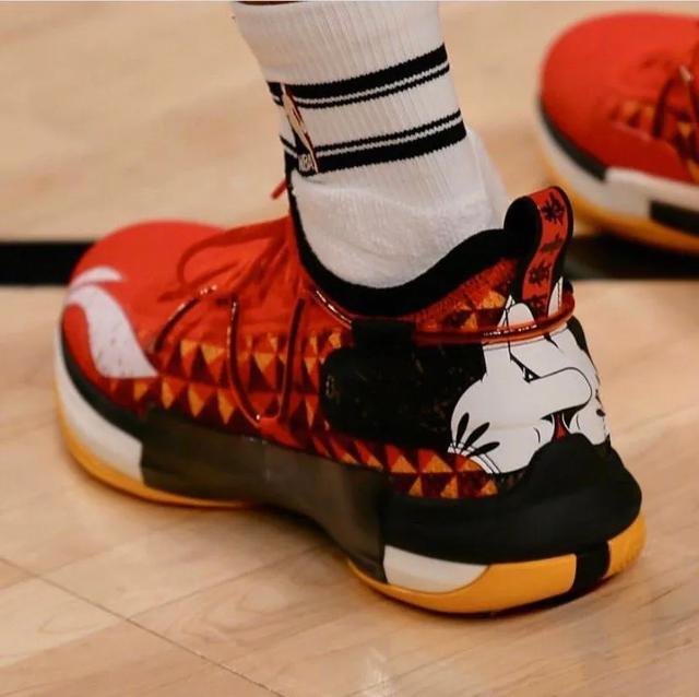 NBA球员上脚:中国元素的篮球鞋,詹姆斯和欧文都很帅