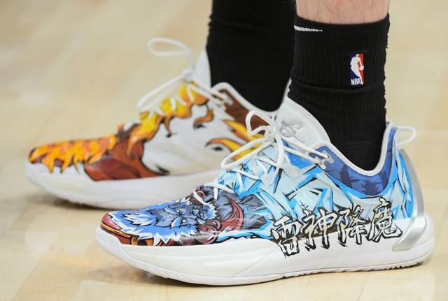 NBA球员上脚:中国元素的篮球鞋,詹姆斯和欧文都很帅