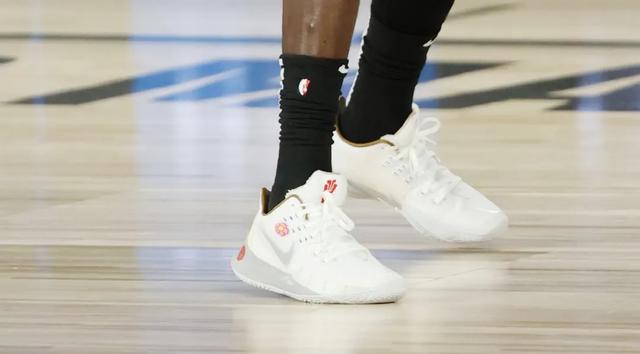 NBA球员上脚：安东尼穿经典签名鞋，安踏和361°都来了