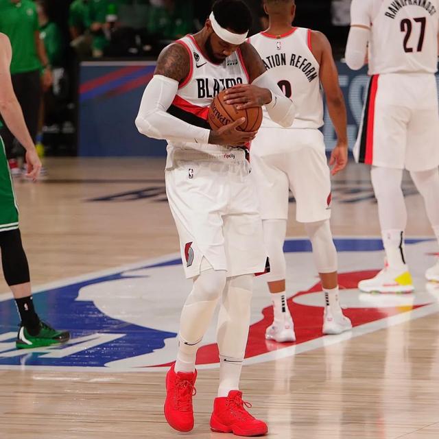 NBA球员上脚：安东尼穿经典签名鞋，安踏和361°都来了