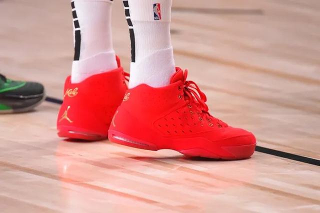 NBA球员上脚：安东尼穿经典签名鞋，安踏和361°都来了
