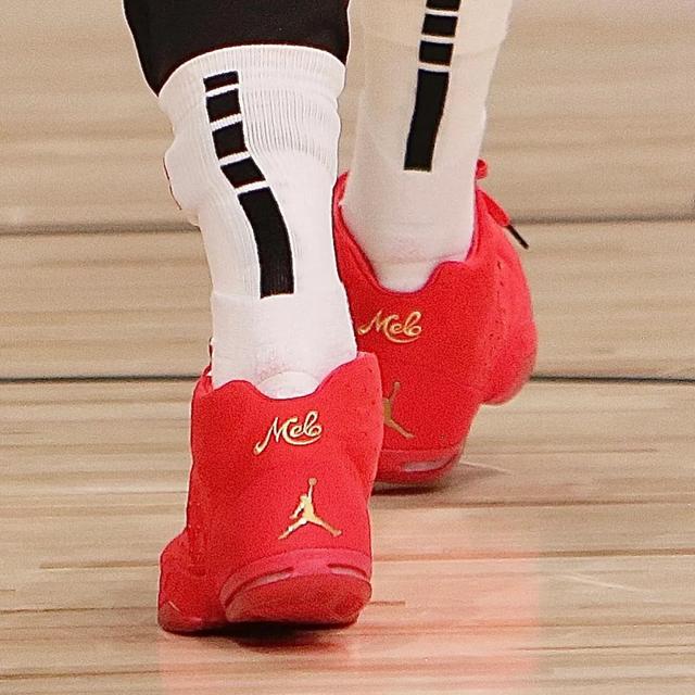 NBA球员上脚：安东尼穿经典签名鞋，安踏和361°都来了