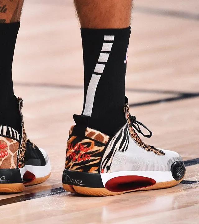 NBA球员上脚：安东尼穿经典签名鞋，安踏和361°都来了