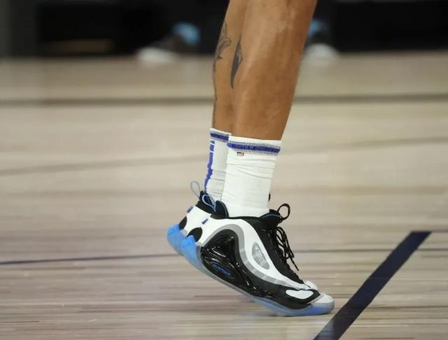 NBA球员上脚：安东尼穿经典签名鞋，安踏和361°都来了