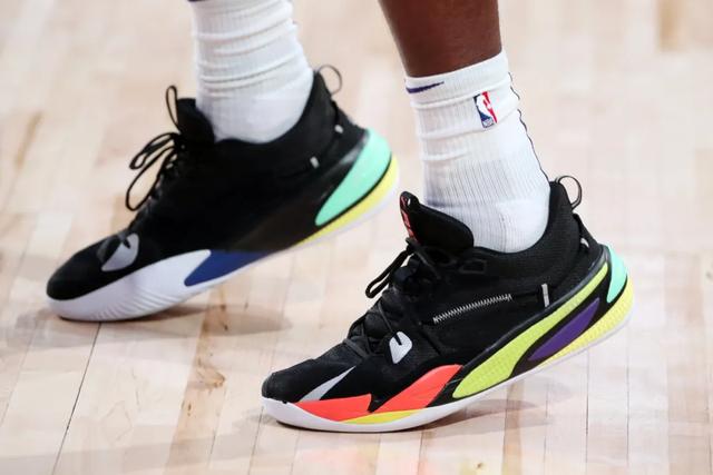 NBA球员上脚：安东尼穿经典签名鞋，安踏和361°都来了