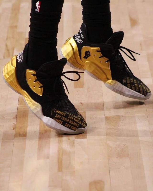 NBA球员上脚：安东尼穿经典签名鞋，安踏和361°都来了