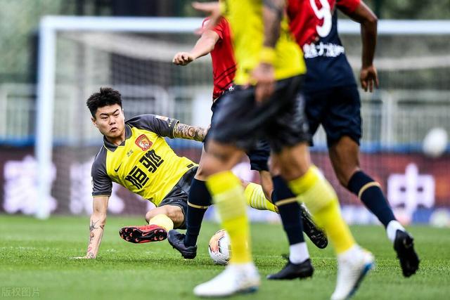 评分6.1!恒大3-1大胜之夜全队最差表现,本土助攻王犯了年轻的错