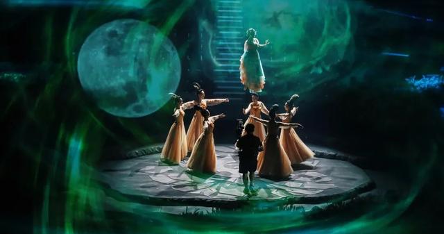 2000人助阵TS登顶，王者荣耀世冠赛重启电竞线下赛