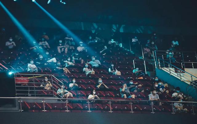 2000人助阵TS登顶，王者荣耀世冠赛重启电竞线下赛