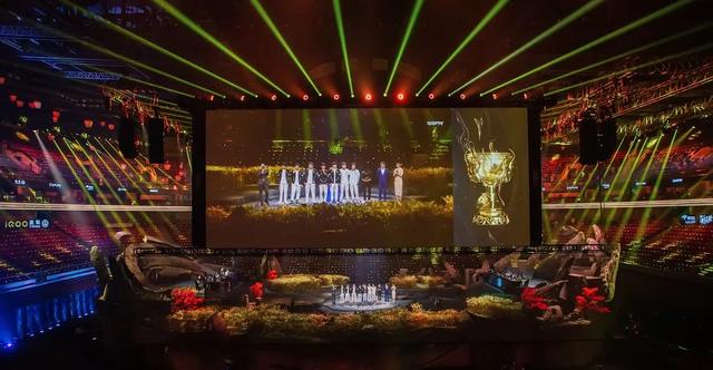 2000人助阵TS登顶，王者荣耀世冠赛重启电竞线下赛