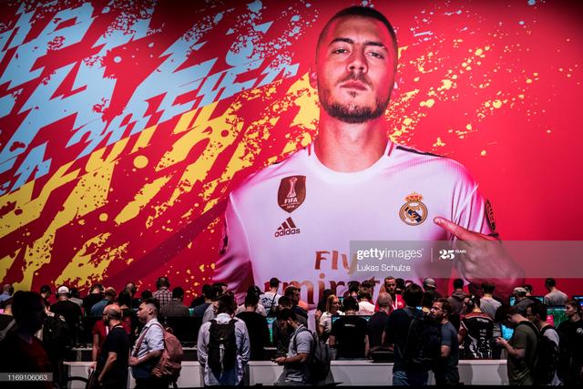 在FIFA20最新数据中，姆巴佩和戴维斯谁的速度更快？