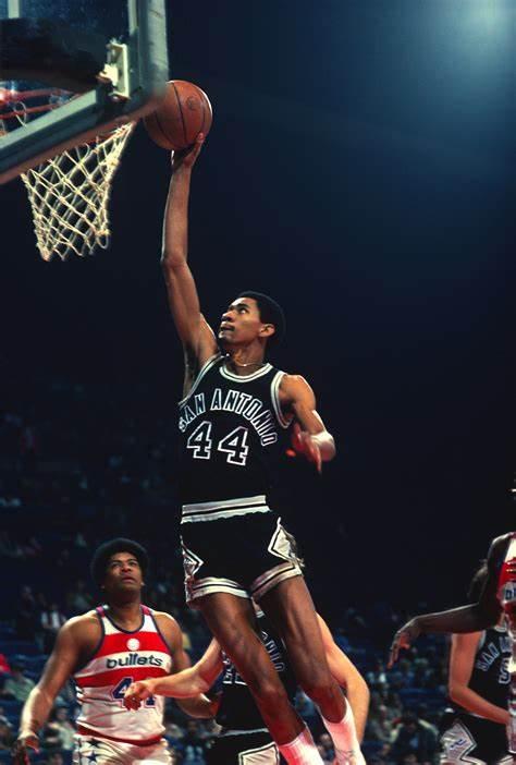 成就NBA的50大偶像球星：黑白双雄造经典，天勾影响力无匹