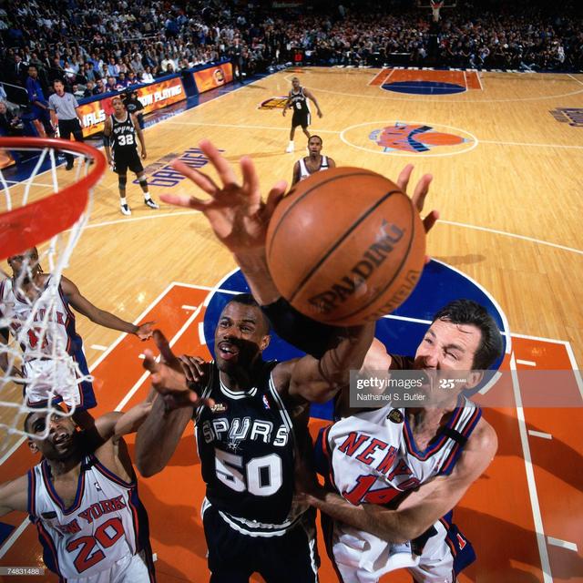 NBA50大球星21-30：乔丹皮蓬最强二人组，3中锋亮相