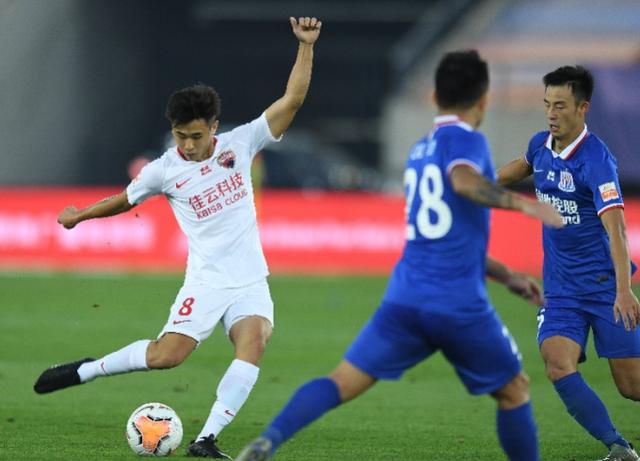 国足未来核心浮出水面！21岁天才创造个人历史，替补席看呆了