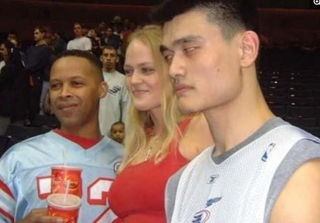 姚明最想删的5张照片,笑成表情包不算啥 最后一张百看不厌