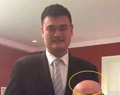 跟姚明合影是什么感觉？奥尼尔都显苗条 科比看上去像1米7