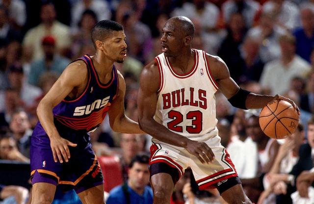 重排NBA历史5大得分后卫，哈登落选 韦德第3 榜首没悬念