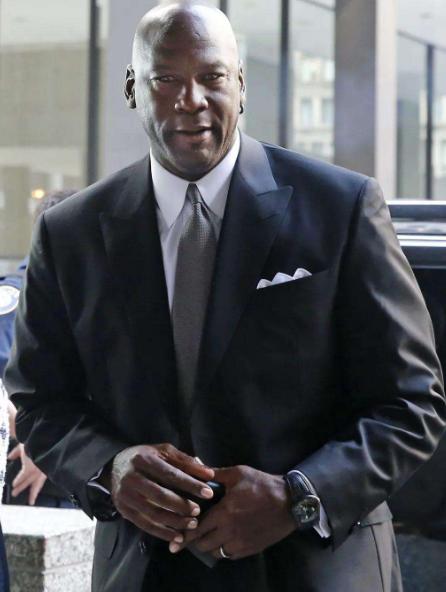 拉塞尔退休后 谁能接替他颁发FMVP奖杯？满打满算就3人