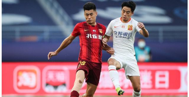 昔日国足“躲球帝”终得正名，带伤出战13场中超，堪称球员楷模