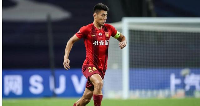 昔日国足“躲球帝”终得正名，带伤出战13场中超，堪称球员楷模