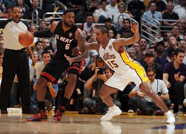 慈世平：詹姆斯比外星人还强！NBA历史地位再获诸多名宿认可