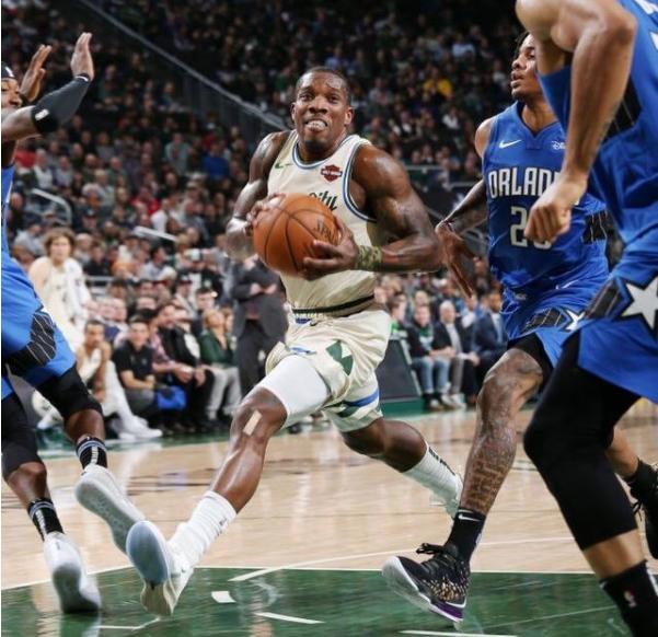 NBA现役肌肉最强5大后卫，韦少腹肌像刀刻 哈登壮得像头牛