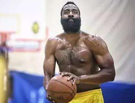 NBA现役肌肉最强5大后卫，韦少腹肌像刀刻 哈登壮得像头牛