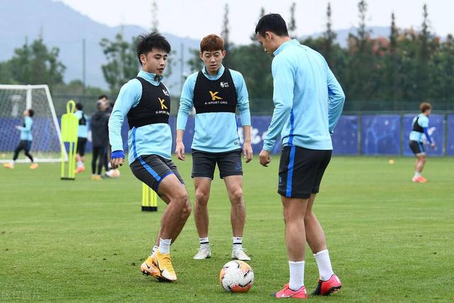 期待！苏宁两主力将累计黄牌停赛，未来首发将因此迎新面孔