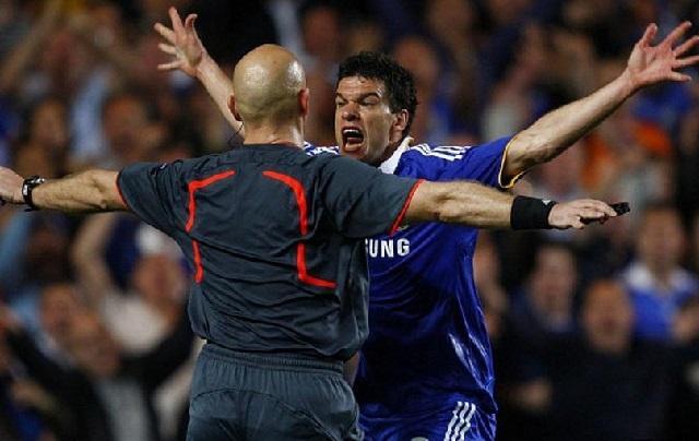 中国足球裁判:欲戴皇冠,必承其重