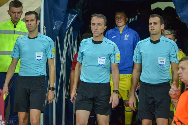 中国足球裁判:欲戴皇冠,必承其重