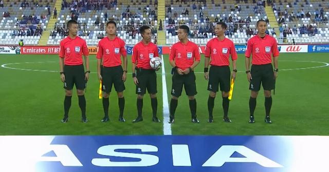 中国足球裁判:欲戴皇冠,必承其重