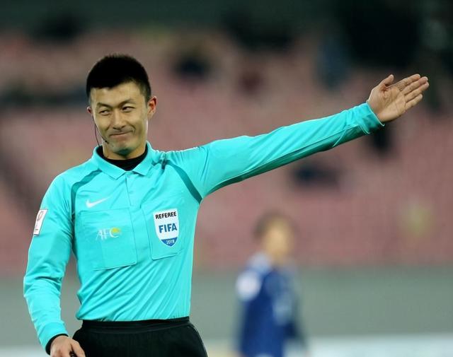 中国足球裁判:欲戴皇冠,必承其重