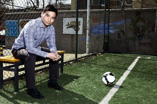 中国足球裁判:欲戴皇冠,必承其重