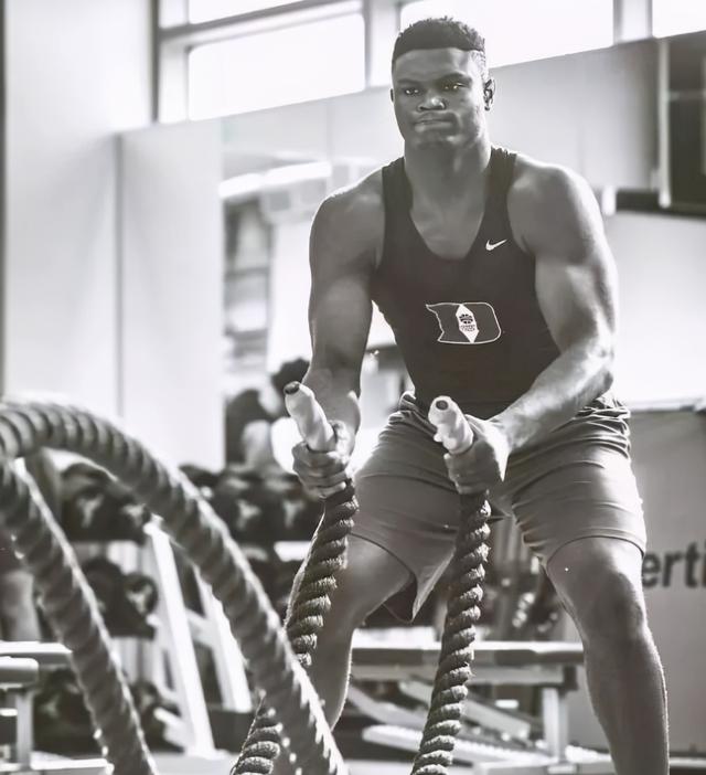 NBA现役肌肉最强悍的5大球星，锡安上榜 榜首堪称机器人